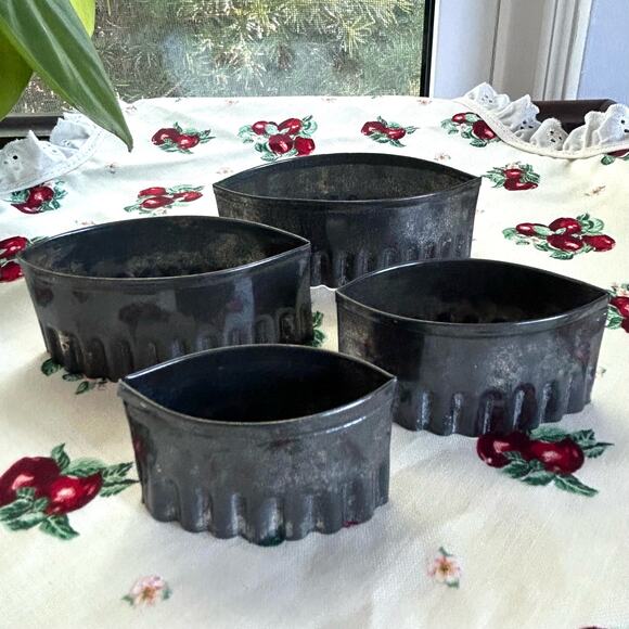 Vintage French 4 Piece Fluted Football Shaped Biscuit Cooke Cutters - Picture 2 of 16